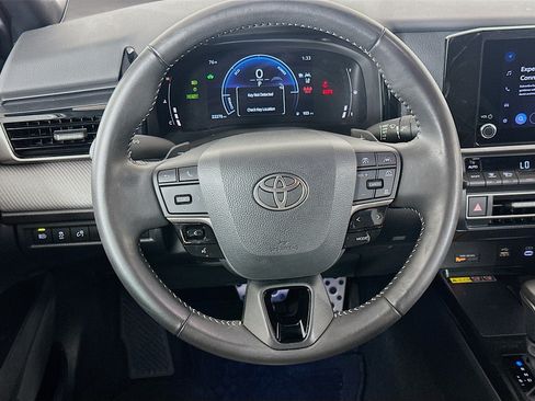Used 2025 Toyota Camry SE w/ Convenience Package FWD image 18