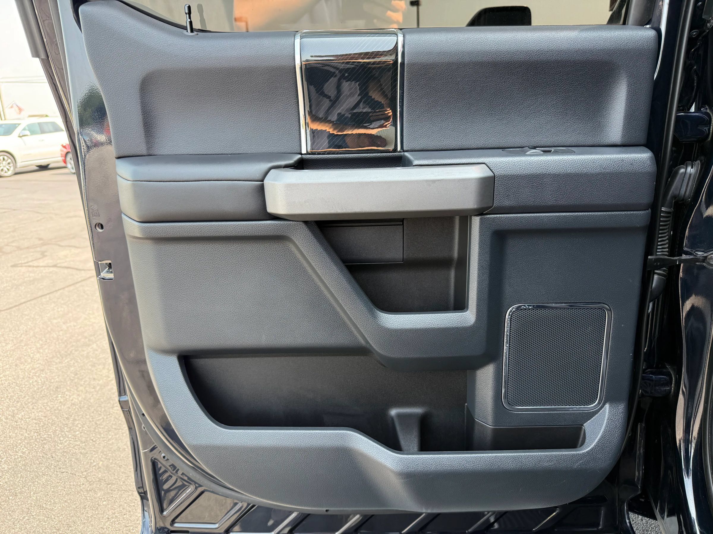 Used 2022 Ford F250 Platinum w/ FX4 Off-Road Package AWD/4WD image 32