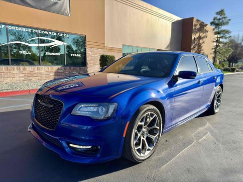 Used 2018 Chrysler 300 S w/ 300S Premium Group image 4