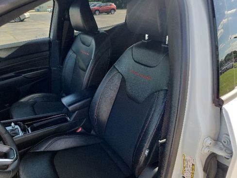 Used 2025 Jeep Compass Trailhawk AWD/4WD image 30