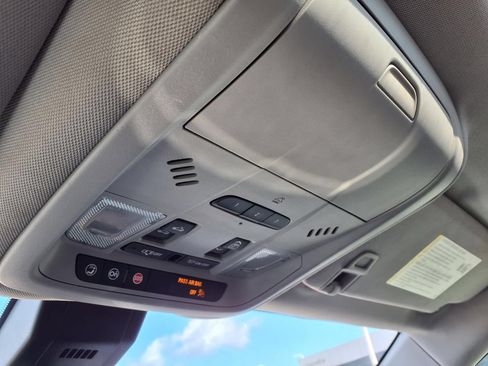 Used 2020 Chevrolet Equinox Premier FWD image 24
