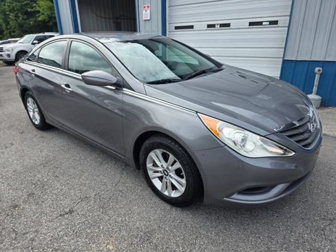 Used 2012 Hyundai Sonata GLS w/ Popular Equipment Pkg FWD image 3