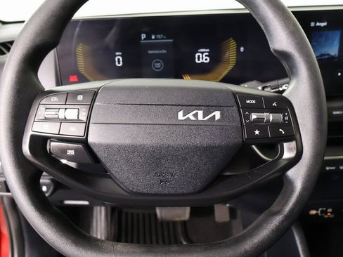 Used 2025 Kia K4 LXS image 3