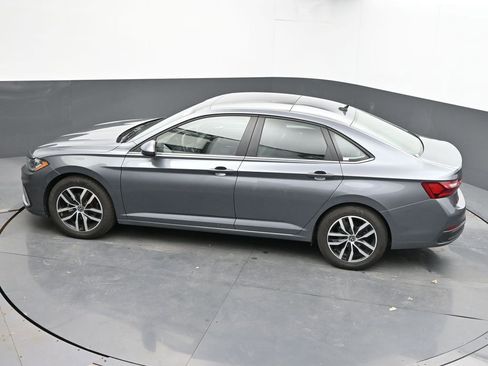 Used 2025 Volkswagen Jetta SE image 30