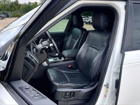 Used 2019 Land Rover Discovery HSE image 8