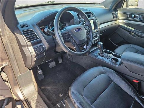 Used 2018 Ford Explorer XLT w/ Equipment Group 202A FWD image 11