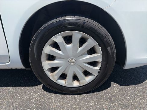 Used 2016 Nissan Versa SV FWD image 9