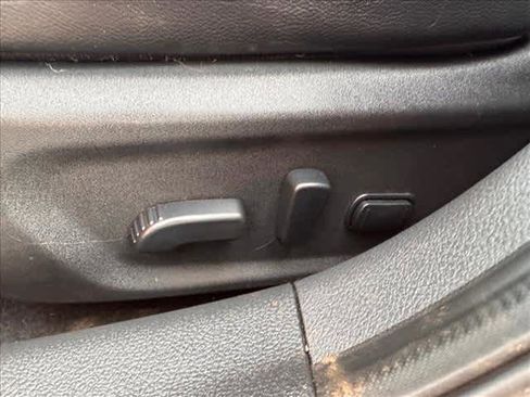 Used 2022 Nissan Sentra SR w/ SR Premium Package image 17