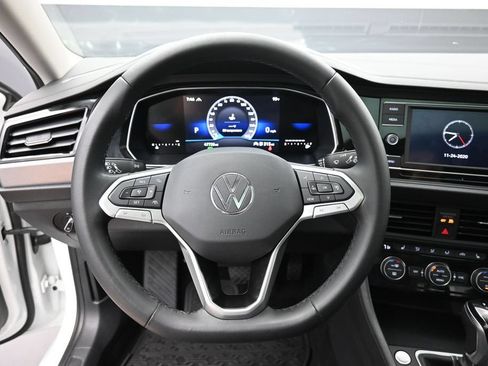 Used 2024 Volkswagen Jetta SE w/ Panoramic Sunroof Package FWD image 7