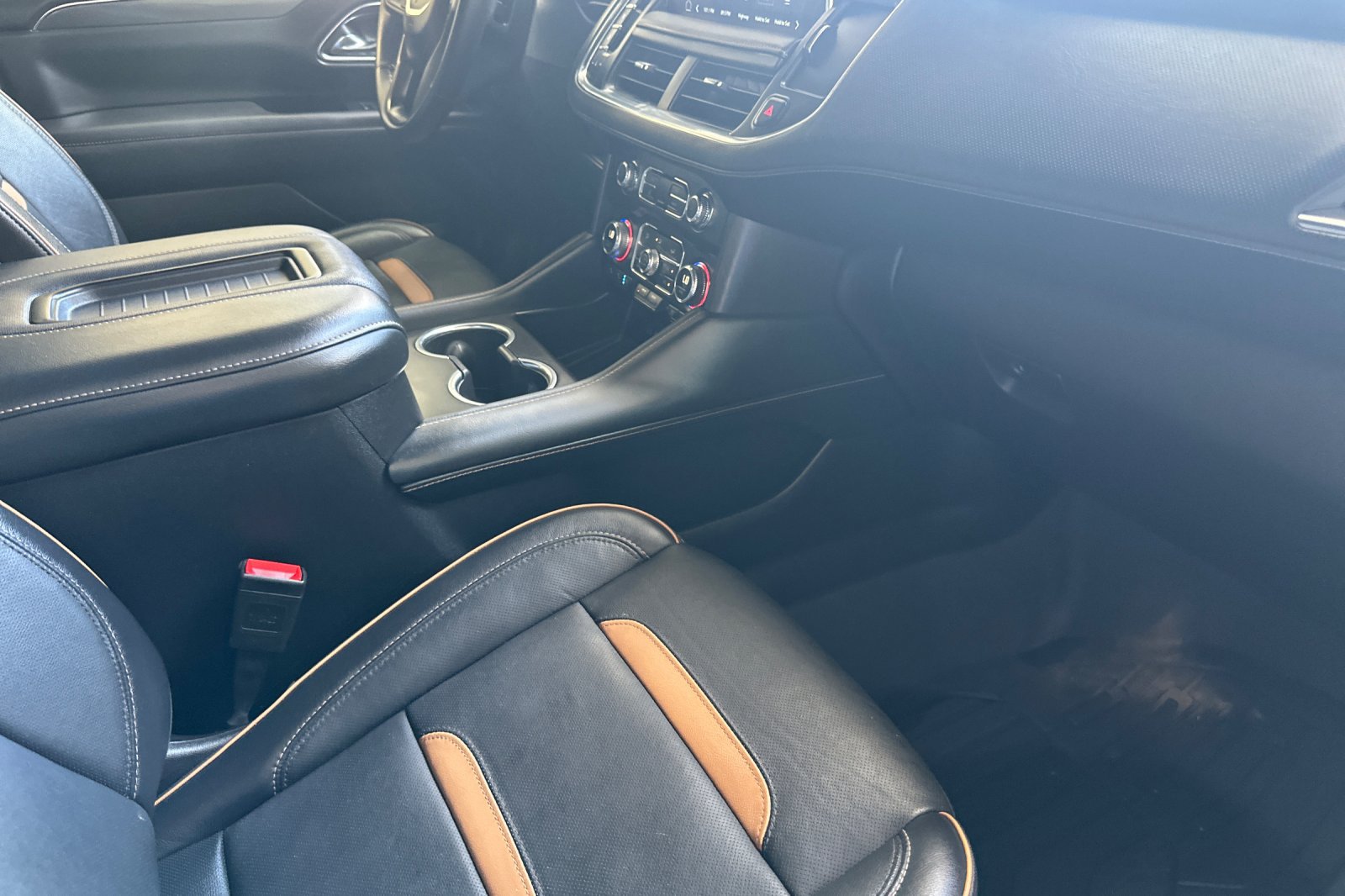 Used 2024 GMC Yukon AT4 w/ Technology Package AWD/4WD image 17