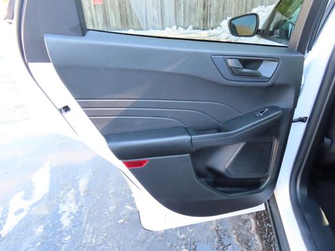 Used 2022 Ford Escape SE image 18