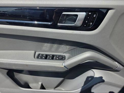 Used 2019 Porsche Cayenne AWD/4WD image 31
