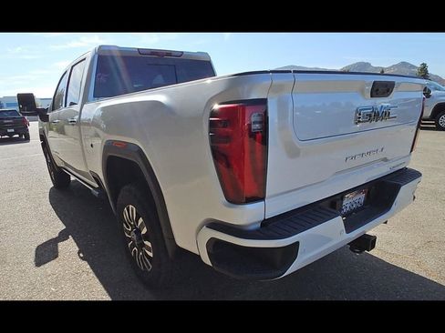 Used 2024 GMC Sierra 2500 Denali Ultimate AWD/4WD image 9