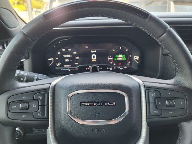 Used 2023 GMC Yukon Denali w/ Denali Reserve Package RWD image 20