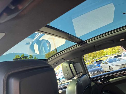 Used 2024 Porsche Macan image 43