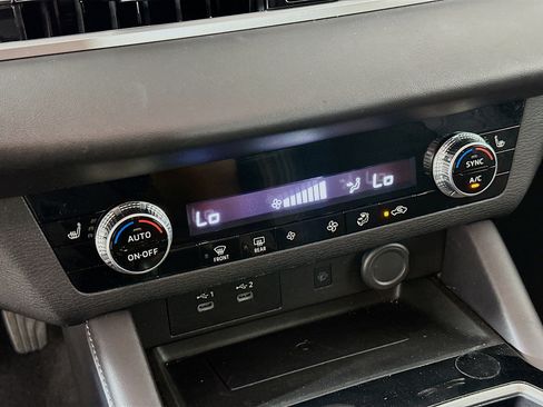 Used 2025 Mitsubishi Outlander SE FWD image 23