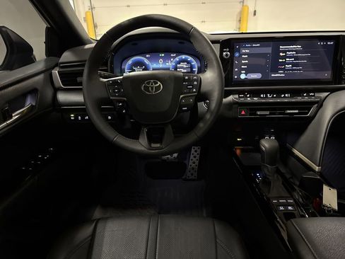 Used 2025 Toyota Camry XSE image 11