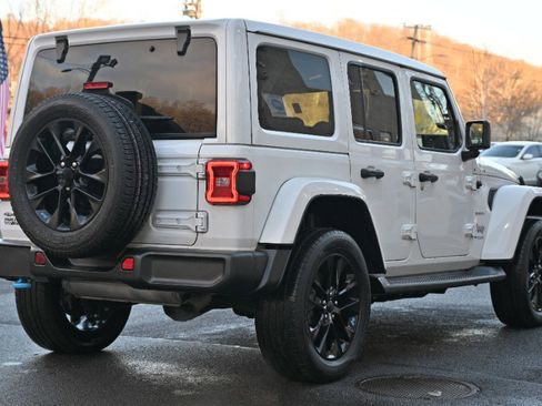 Used 2022 Jeep Wrangler Unlimited Sahara w/ Cold Weather Group image 8