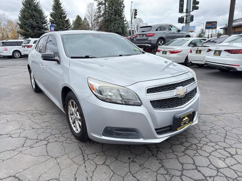 Used 2017 Chevrolet Cruze LT w/ Convenience Package image 11