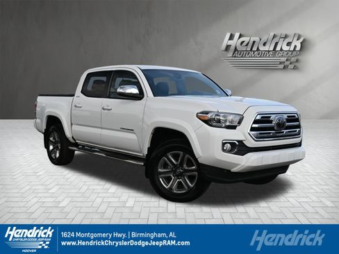 Used 2019 Toyota Tacoma Limited image 1