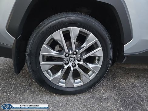 Used 2020 Toyota RAV4 Limited image 27