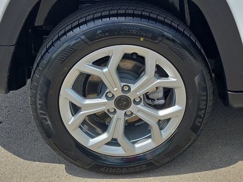 Used 2025 Jeep Compass Sport AWD/4WD image 7