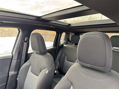 Used 2021 Jeep Renegade Latitude w/ Sun & Sound Group image 34