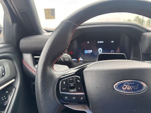 Used 2025 Ford Explorer ST-Line w/ ST-Line Street Pack image 12