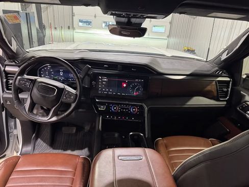 Used 2024 GMC Sierra 2500 Denali Ultimate AWD/4WD image 19