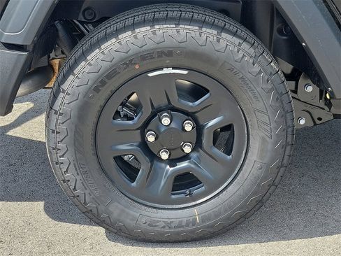 Used 2025 Jeep Wrangler Sport image 7