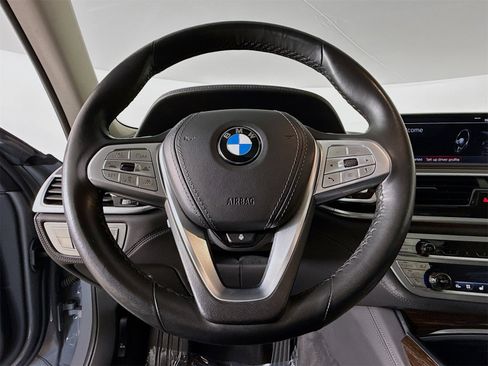 Used 2021 BMW 750i xDrive w/ Executive Package image 11