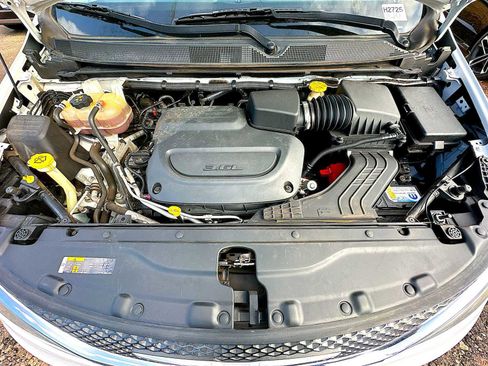 Used 2021 Chrysler Voyager Lxi image 17