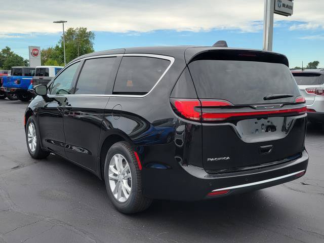 New 2027 Chrysler Pacifica Select FWD image 4