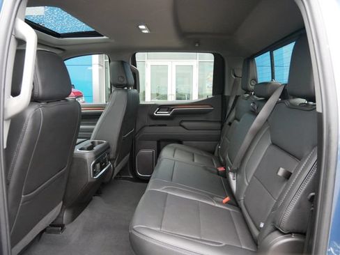 Used 2025 GMC Sierra 1500 Denali w/ Denali Reserve Package AWD/4WD image 8