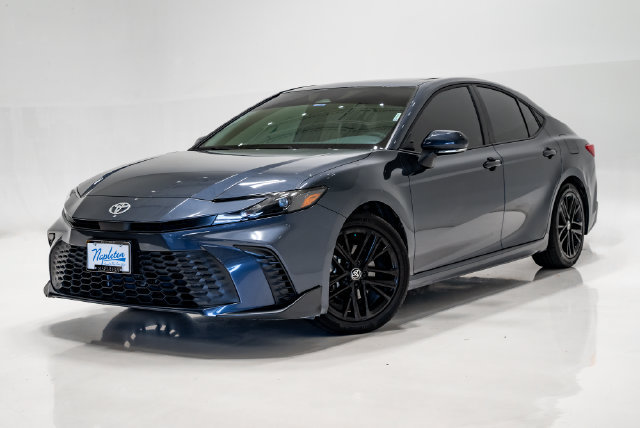 Used 2026 Toyota Camry SE w/ Multimedia Upgrade Package FWD image 1