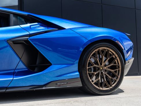Used 2025 Lamborghini Revuelto AWD/4WD image 17
