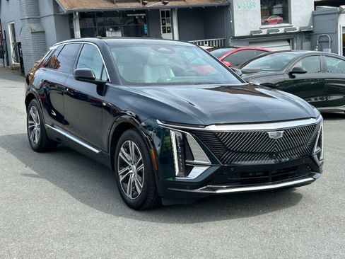 Used 2024 Cadillac Lyriq Luxury w/ LPO, Floor Liner Package image 3