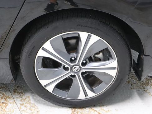 Certified 2018 Nissan Leaf SL w/ SL Technology Package FWD image 19