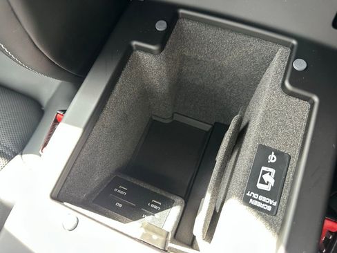 Certified 2025 Porsche Macan Turbo image 29