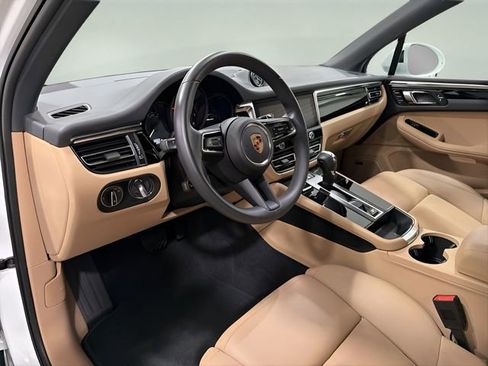 Used 2025 Porsche Macan AWD/4WD image 11