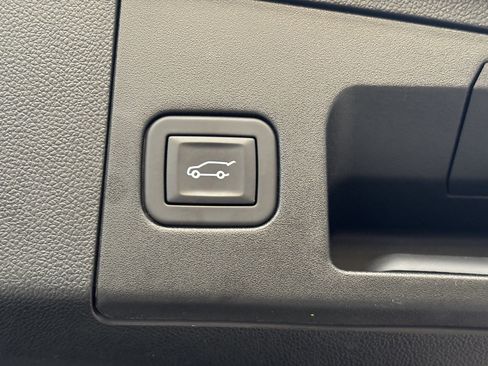 Certified 2025 Cadillac XT4 Premium Luxury image 10