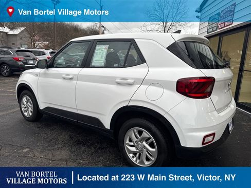 Used 2021 Hyundai Venue SE image 8