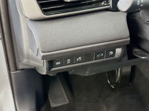 Used 2025 Toyota Camry LE image 17