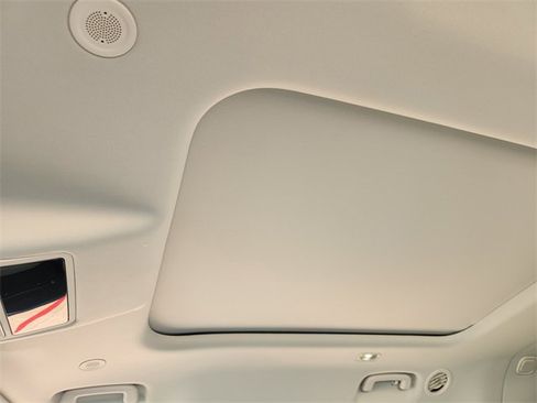 New 2026 Land Rover Defender 130 X-Dynamic SE image 18