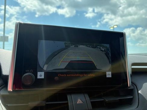 Used 2023 Toyota RAV4 LE FWD image 5