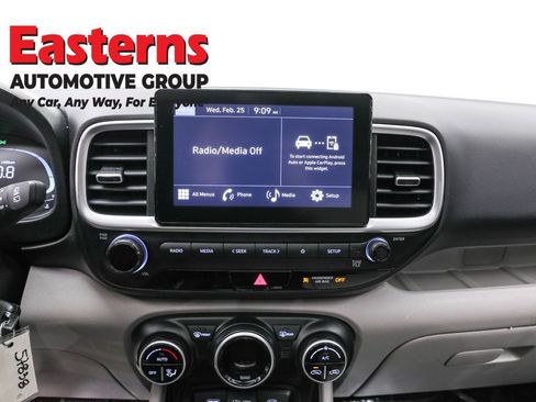 Used 2023 Hyundai Venue SEL w/ Cargo Package image 12