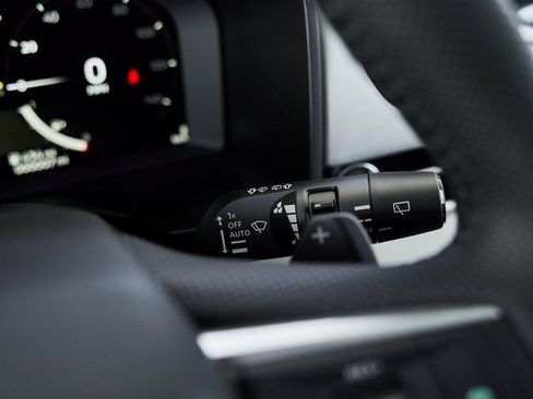 Used 2025 Mitsubishi Outlander SE image 40