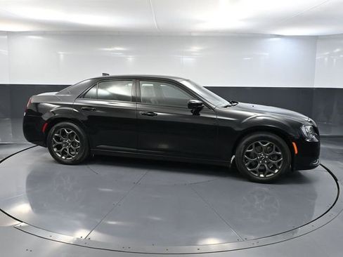 Used 2018 Chrysler 300 S image 4
