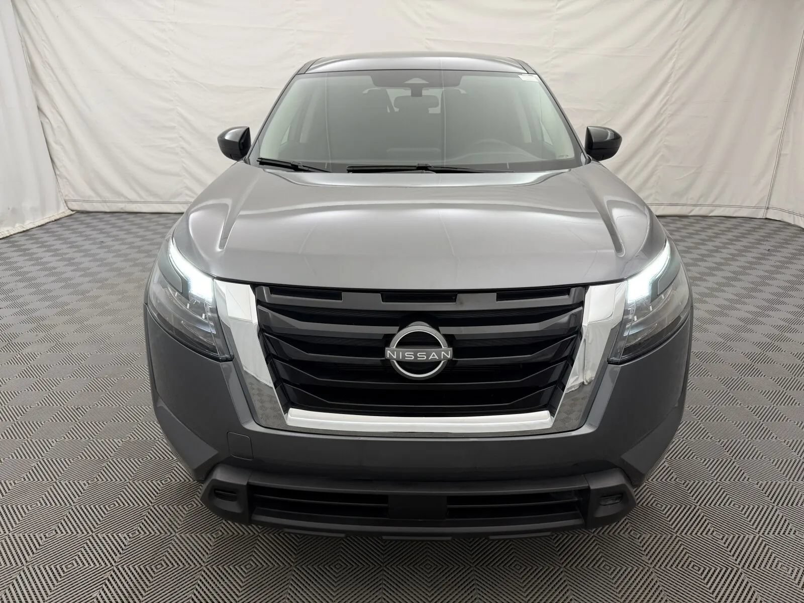 Used 2025 Nissan Pathfinder S AWD/4WD image 3