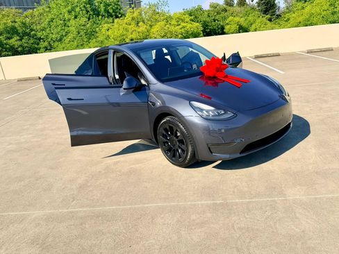 Used 2023 Tesla Model Y AWD image 35